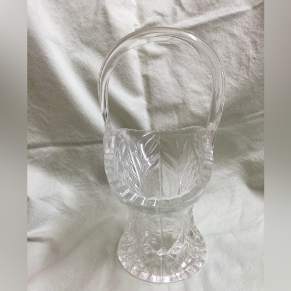 Vintage Glass Brides Basket with handle - Picture 2 of 7